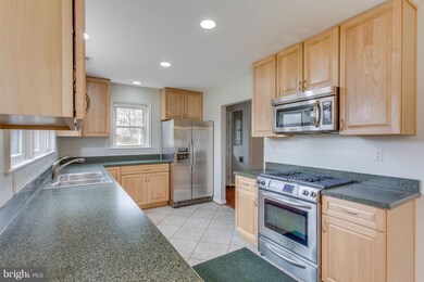 3823 Mode St, Fairfax, VA 22031 - photo 7
