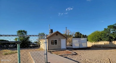 10929 Donna Marie Dr, Socorro, TX 79927 - photo 2