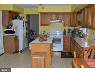 402 E 4th St, Bernville, PA 19506 - photo 2