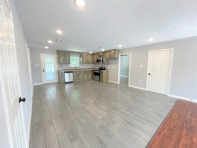 10401 Onslow St, Houston, TX 77016 - photo 7