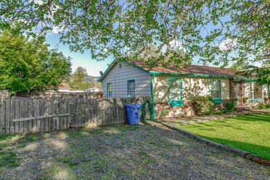 1365 Daisy Ln, Grants Pass, OR 97527 - photo 2