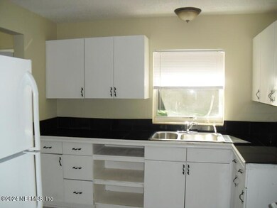 4616 Burgundy Rd N, Jacksonville, FL 32210 - photo 5