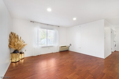 25 Steeplechase Ct unit 1125, Somerset, NJ 08873 - photo 3