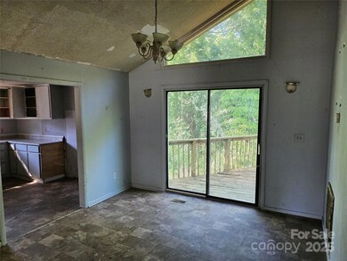 211 Putnam St, Shelby, NC 28152 - photo 4