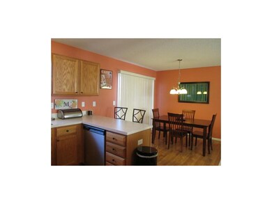Kitchen Dining Combo is Easy to use