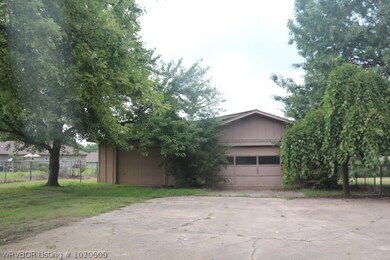 509 W Sequoyah St, Muldrow, OK 74948 - photo 2