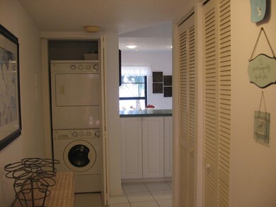 Entry Washer Dryer in Unit
