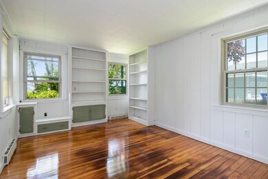 007-photo-family-room-8332627