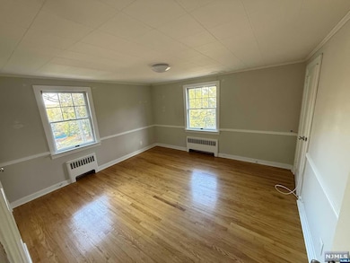 2ND BEDROOM/LIGHT & BRIGHT