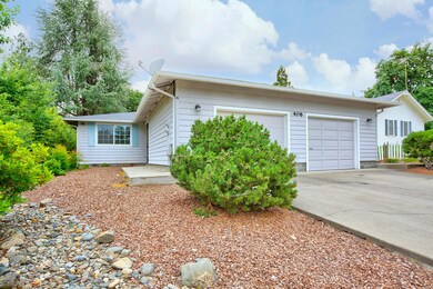 406 SW Alder St unit A/B, Grants Pass, OR 97526 - photo 4