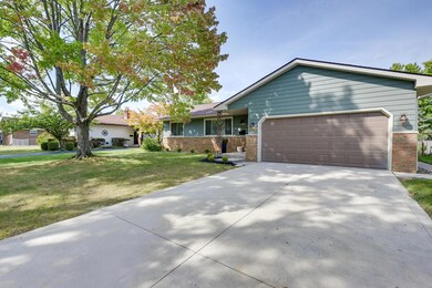 Exterior Front-003-018-3000x2000