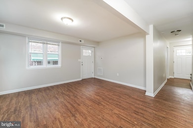 8541 Chestnut Oak Rd, Parkville, MD 21234 - photo 2