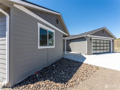 2348 S Skyline Ln, East Wenatchee, WA 98802 - photo 4