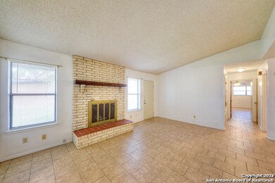 818 Lois St unit B, Kerrville, TX 78028 - photo 6