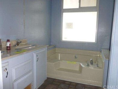 13903 Riviera Dr, Victorville, CA 92395 - photo 7