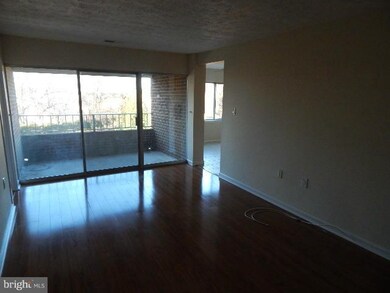 442 Girard St unit 301, Gaithersburg, MD 20877 - photo 2