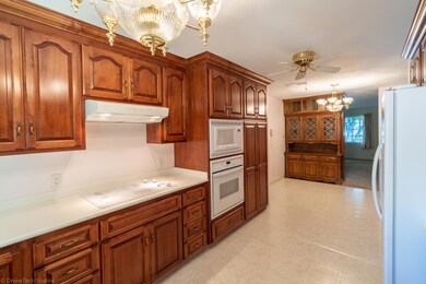 1610 Pleasant St-16