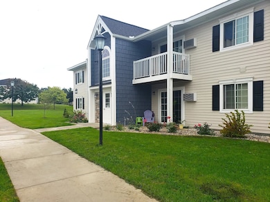 1301 Crestview Dr, Petoskey, MI 49770 - photo 3