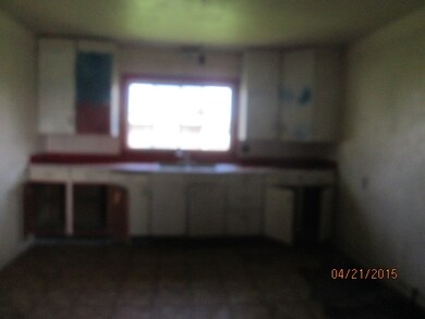 810 W Doggett St, Windfall, IN 46076 - photo 2