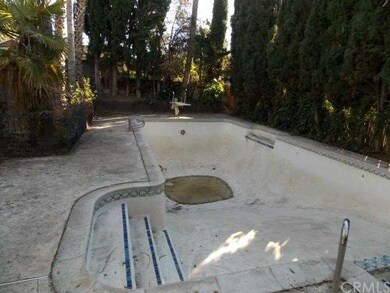 Huge & extra deep pool with diving board & spa!  (
