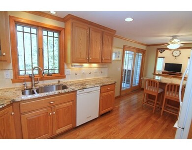 65 Washington St, Shrewsbury, MA 01545 - photo 4