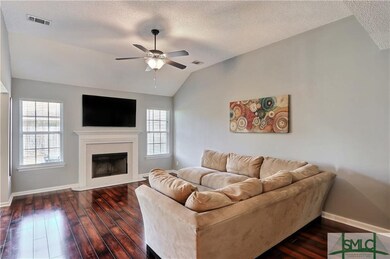 Great room w/ Fireplace