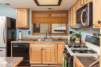 7751 Little Bend Circle-large-004-Kitche