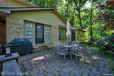 1320 Kings Carriage Rd, Grand Blanc, MI 48439 - photo 6