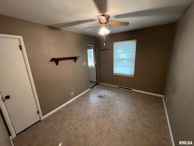 1703 N Ottawa St, Lincoln, IL 62656 - photo 6