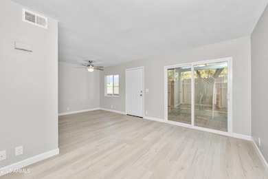 286 W Palomino Dr unit 147, Chandler, AZ 85225 - photo 3