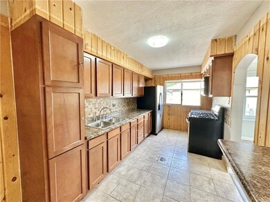 2303 Maple St, Des Moines, IA 50317 - photo 6