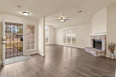 3908 S Walnut Ave, Broken Arrow, OK 74011 - photo 6