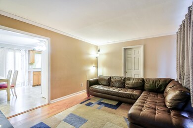 004_Living Room