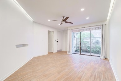 2829 Timmons Ln unit 167, Houston, TX 77027 - photo 7