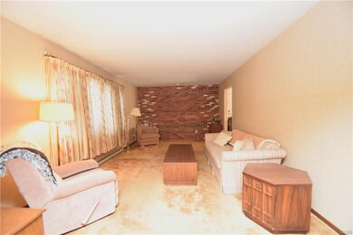 952 W Livingston St, Whitehall, PA 18052 - photo 5