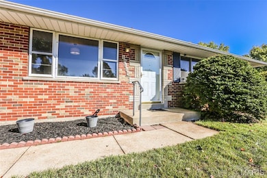 10115 Fite Cir, Saint Louis, MO 63123 - photo 3