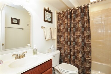 108 Ensenada Dr, Carpentersville, IL 60110 - photo 7