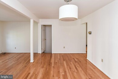 9953 Longford Ct, Vienna, VA 22181 - photo 7