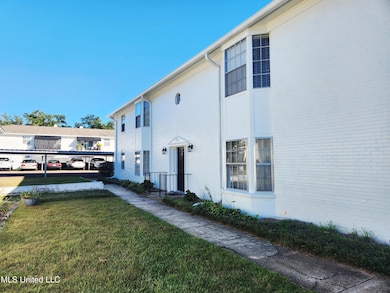 5025 Wayneland Dr unit M1, Jackson, MS 39211 - photo 2