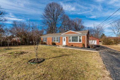 9209 Hudson Ln, Louisville, KY 40291 - photo 2