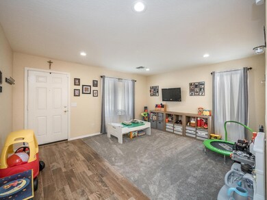 04 Entry-Family Room
