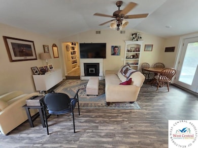 922 N Water St, Clinton, MO 64735 - photo 4