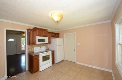 308 Cardinal Rd, Jacksonville, NC 28546 - photo 6