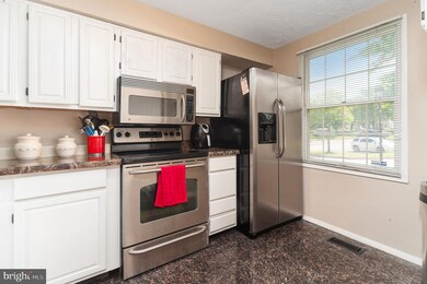 5914 Rowanberry Dr, Elkridge, MD 21075 - photo 6