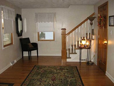 Entry/Foyer.
