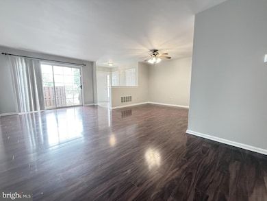 5905 Spruce Mill Dr unit 445, Morrisville, PA 19067 - photo 4