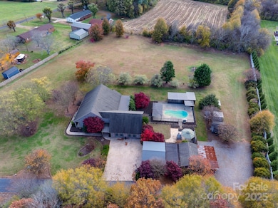 1071 Caleb Setzer Rd, Newton, NC 28658 - photo 3