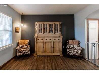 25206 Irenic Ave, Veneta, OR 97487 - photo 4