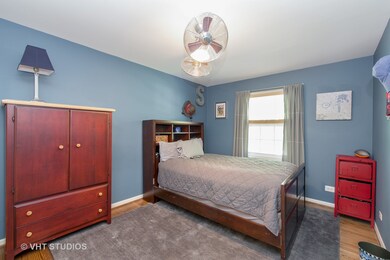 112 E Grantley Ave, Elmhurst, IL 60126 - photo 3