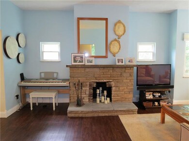 DECORATIVE FIREPLACE IN THE LIVING ROOM.